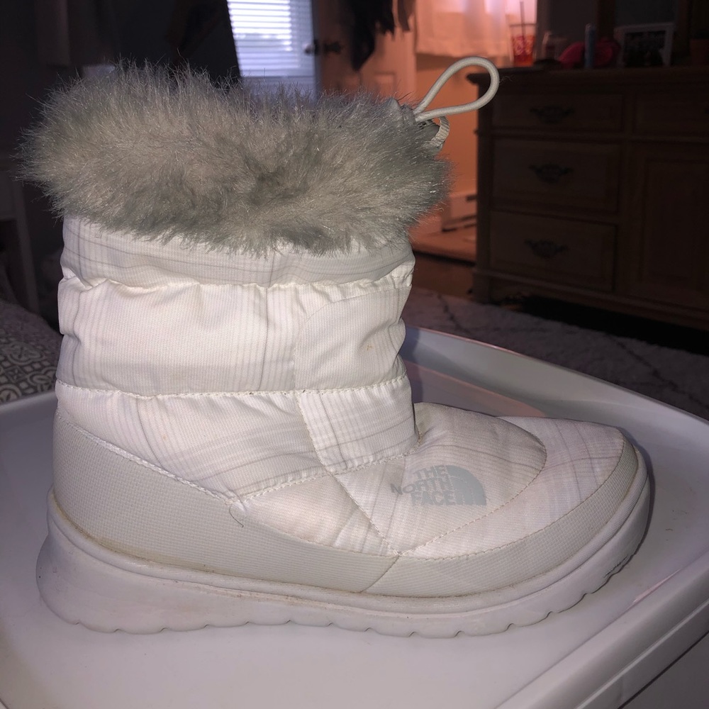 Women’s North Face Snow boots